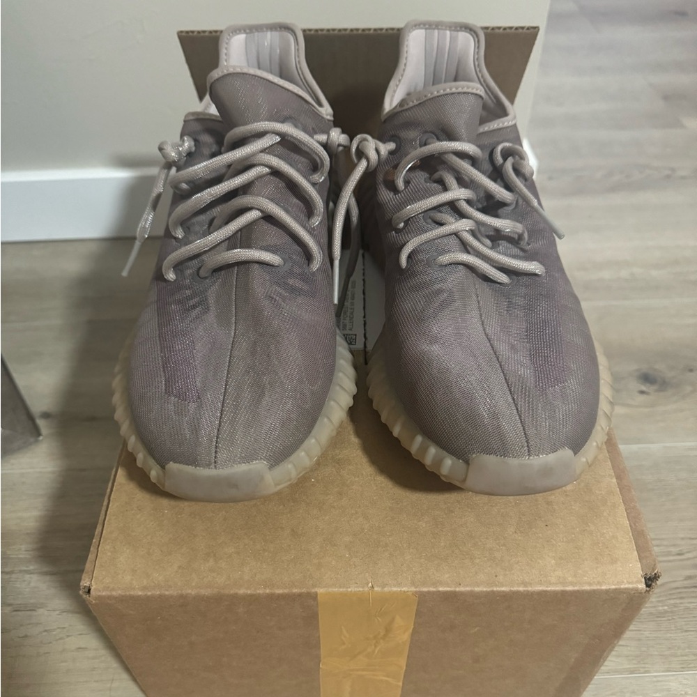 Gray Yeezy Boost 350 V2 Mono mist Sneakers